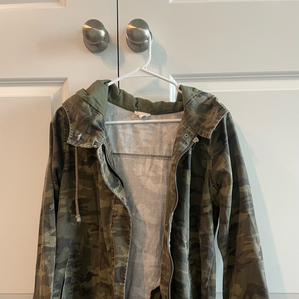 Camouflage Hooded Jacket Size Medium